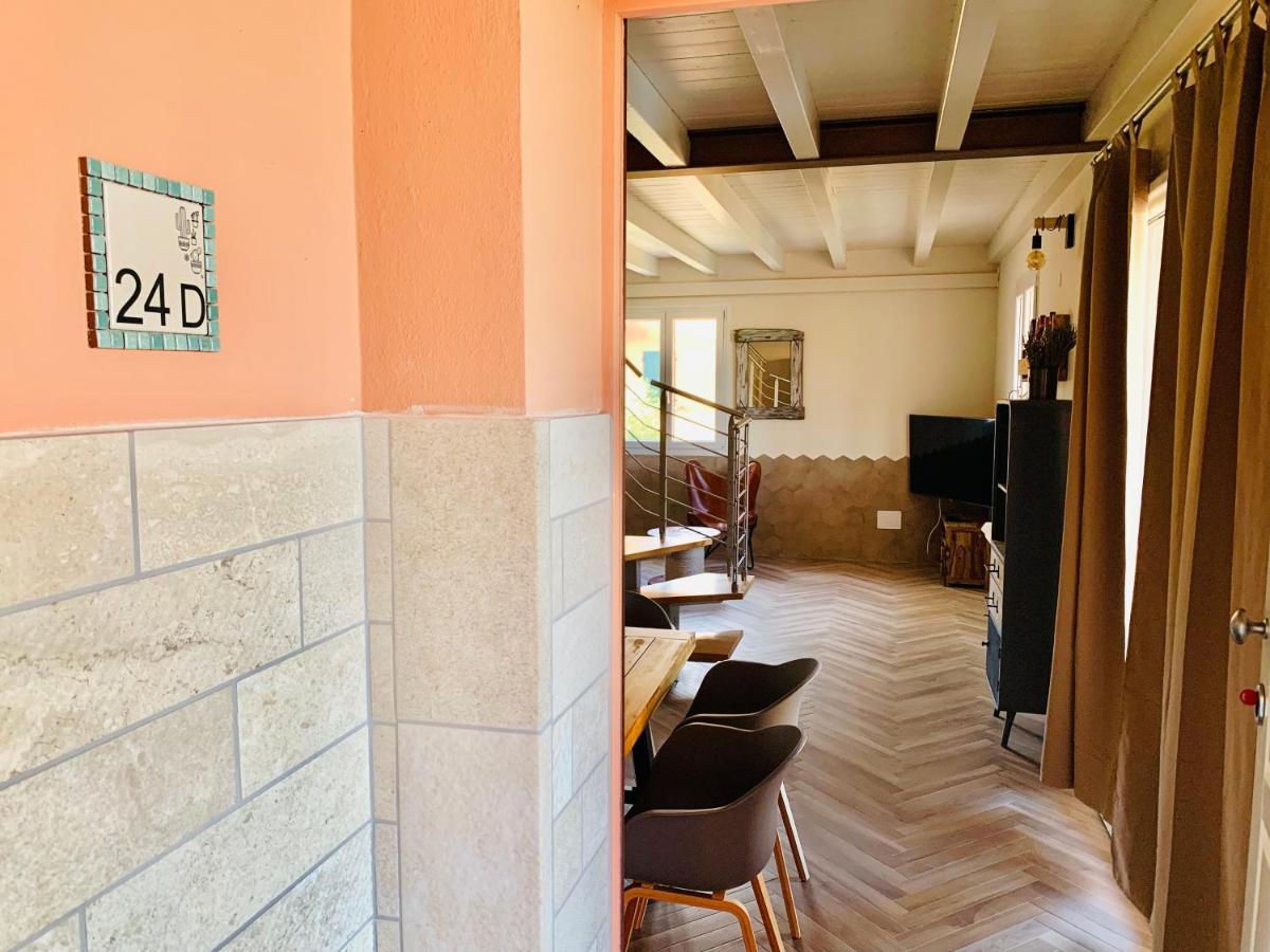 Charming Attic Apartment With Balcony & Swimming Pool Desenzano del Garda Exterior foto